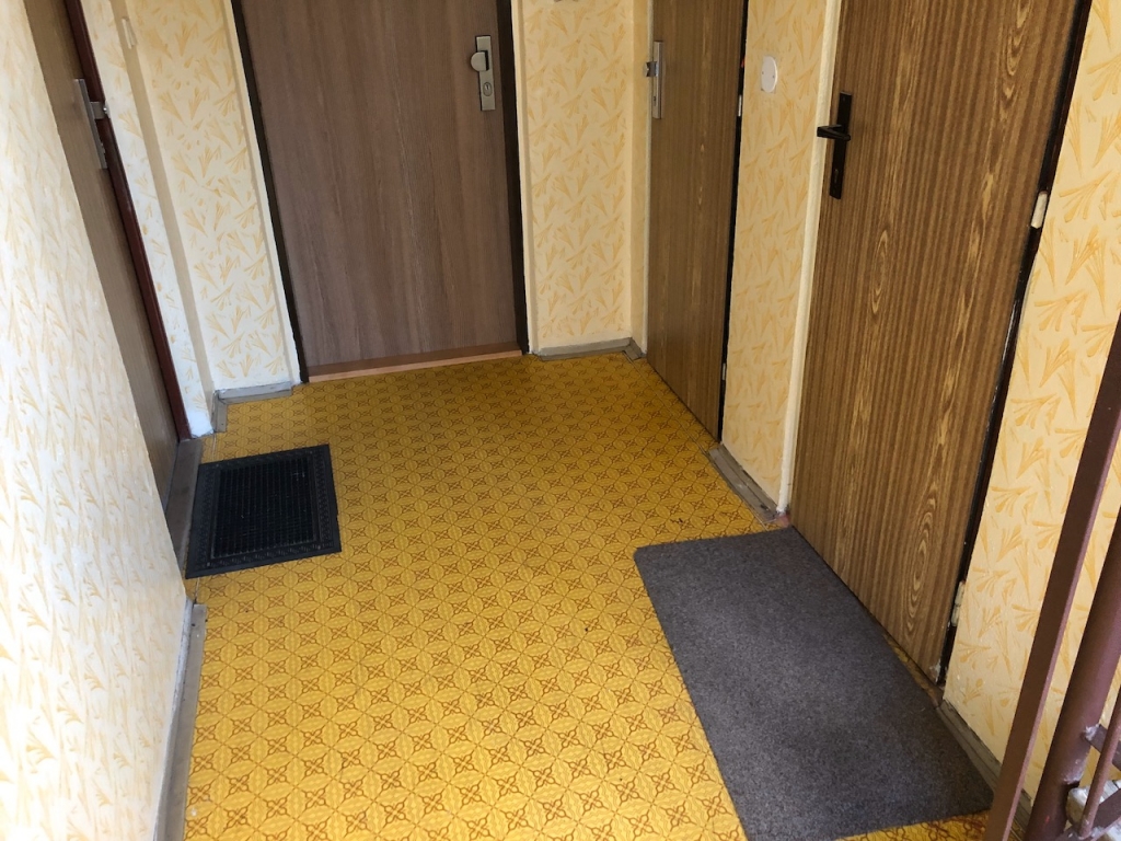 Výměna PVC a malování bl 613 v Mostě
